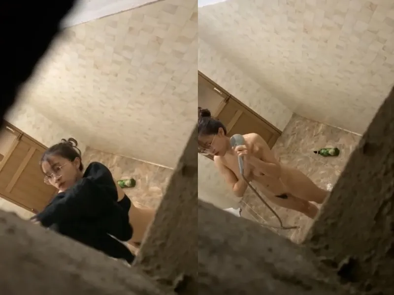 Quay lén con ghệ vú ngon tắm, khe lỗ lồn chảy nước ròng ròng